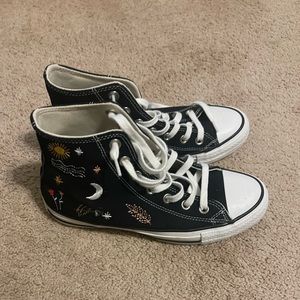 Brand New Converse size 7 women’s